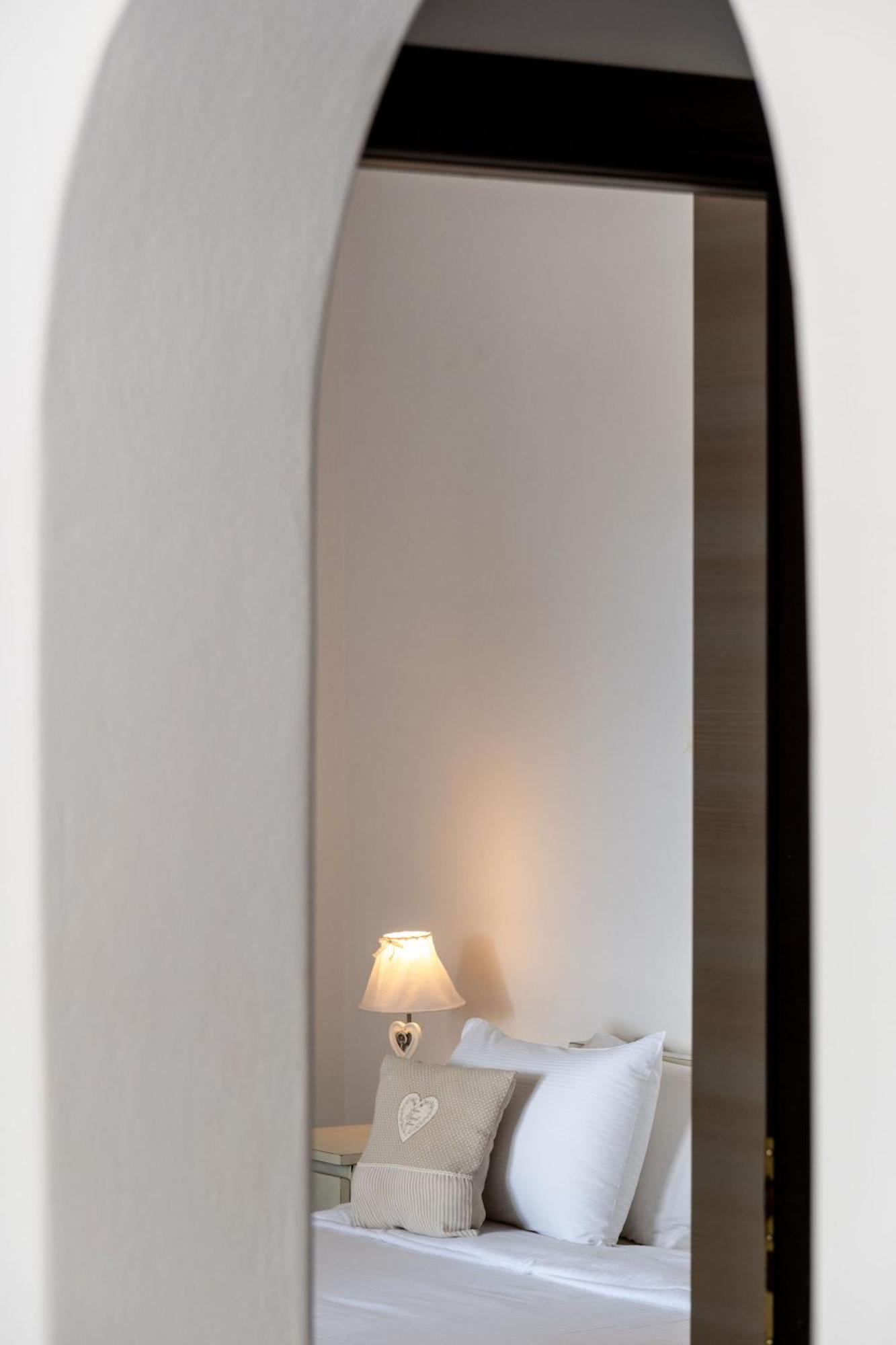 Azzurro Bianco Suites Páros Exterior foto